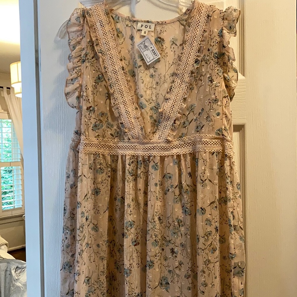 POL top. Size Small. Feminine/boho